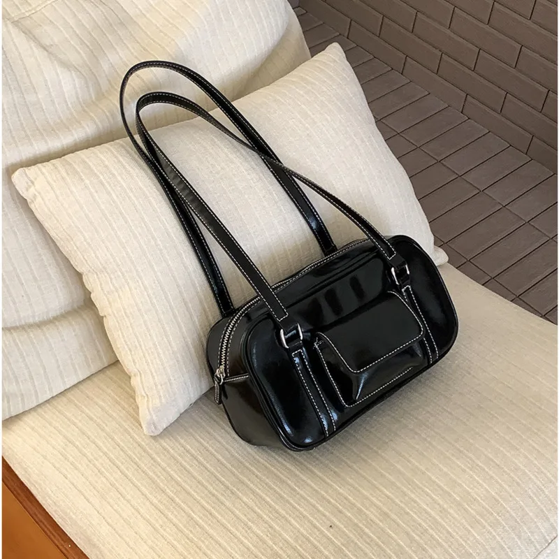 New shoulder bag with large capacity, high-end feel, commuting niche style, underarm bag, Korean version handbag, women's 2024