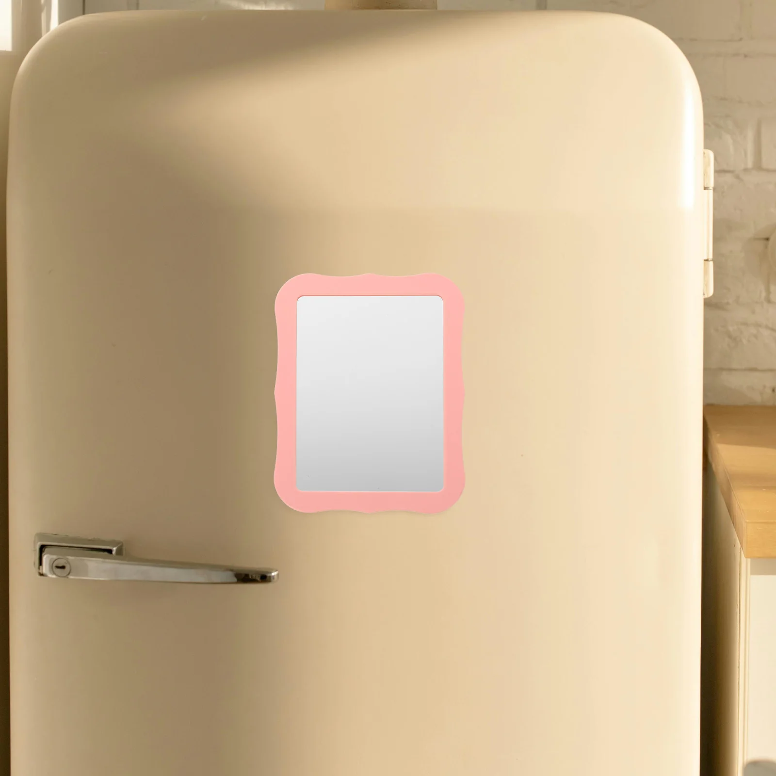 コンパクトな5.3x6.9インチの磁気メイクアップミラー、ロッカー、冷蔵庫、ツールボックスに強力に固定、寮、バスルーム、旅行に持ち運びが簡単