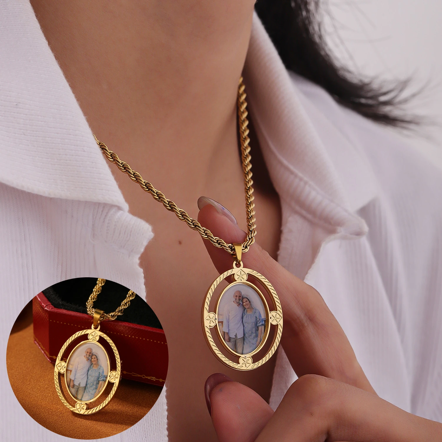 

Customized Diamond Cut Frame Photo Picture Pendant Custom Acrylic Photo Necklace Stainless steel Luxury Jewelry Gift for Women