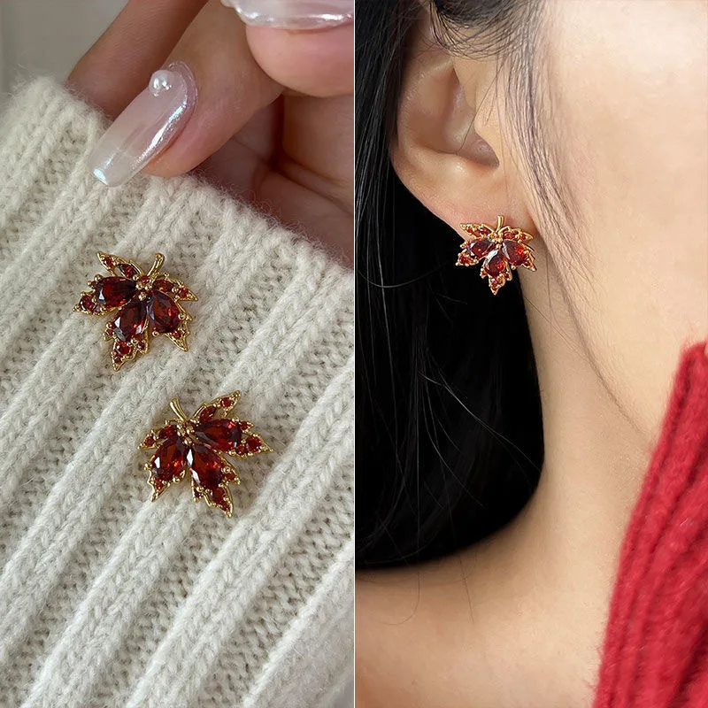 Red Maple Leaf Stud Earrings for Women 2024 New Fashion Brand Jewelry Crystal Leaves Vintage Temperament Earrings Accessories