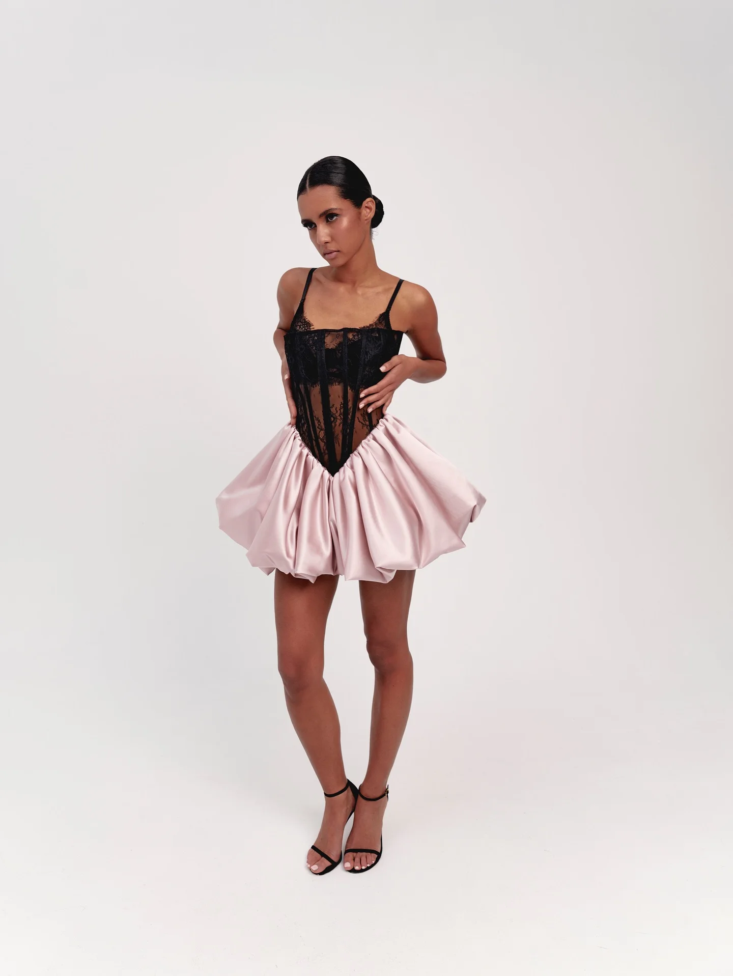 Charme Kant Applicaties Cocktail Party Jurk Spaghetti Band Satijnen Ruches Avond Galajurken Gezwollen Taft Mini Brithday Jurken