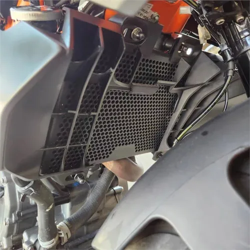 Imagen 2 del producto Para KTM Duke 125 Duke 200 Duke 250 390 Duke 2017 2018 2019 2020 2021 2022 2023 Protector de radiador cubierta de protección de rejilla