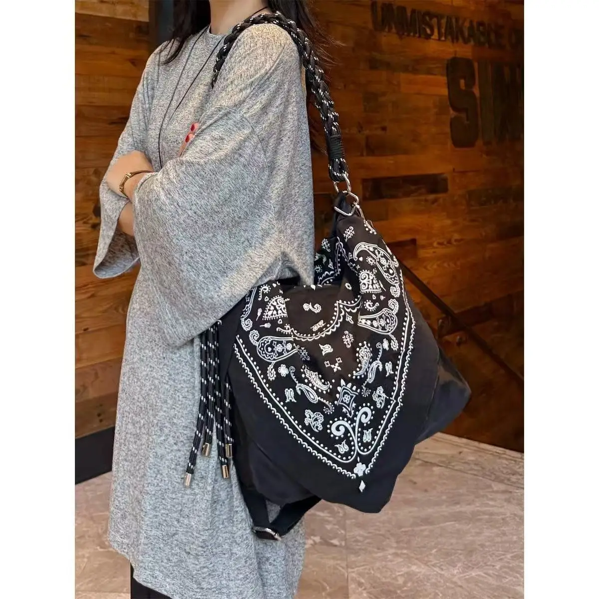 Bolsos de estilo chino para mujer, bolsos de diseñador de lujo, monederos 2025, nuevo en poliéster, patrón de flores de anacardo, correa trenzada para hombro