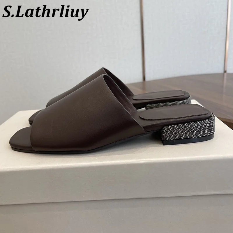 2026 Sommer Damen Sandalen mit eckiger Zehenpartie, offener Zehenbereich, Stroh, Metallperlen, Echtleder, bequem für Freizeit und Urlaub