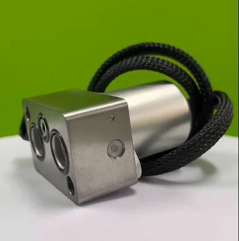 702-21-6260 0 702-21-6070 0 Главный насос гидравлического экскаватора PC200-8MO, электромагнитный клапан 702-21-6050 0