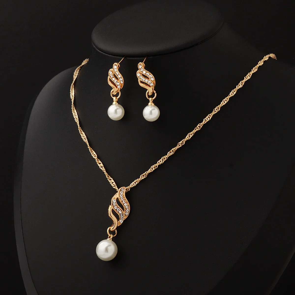 Trendy Rhinestones Hollow Out Leaf Imitation Pearl Pendant Necklace Drop Earrings for Women Elegant Vintage Jewelry Sets Gift