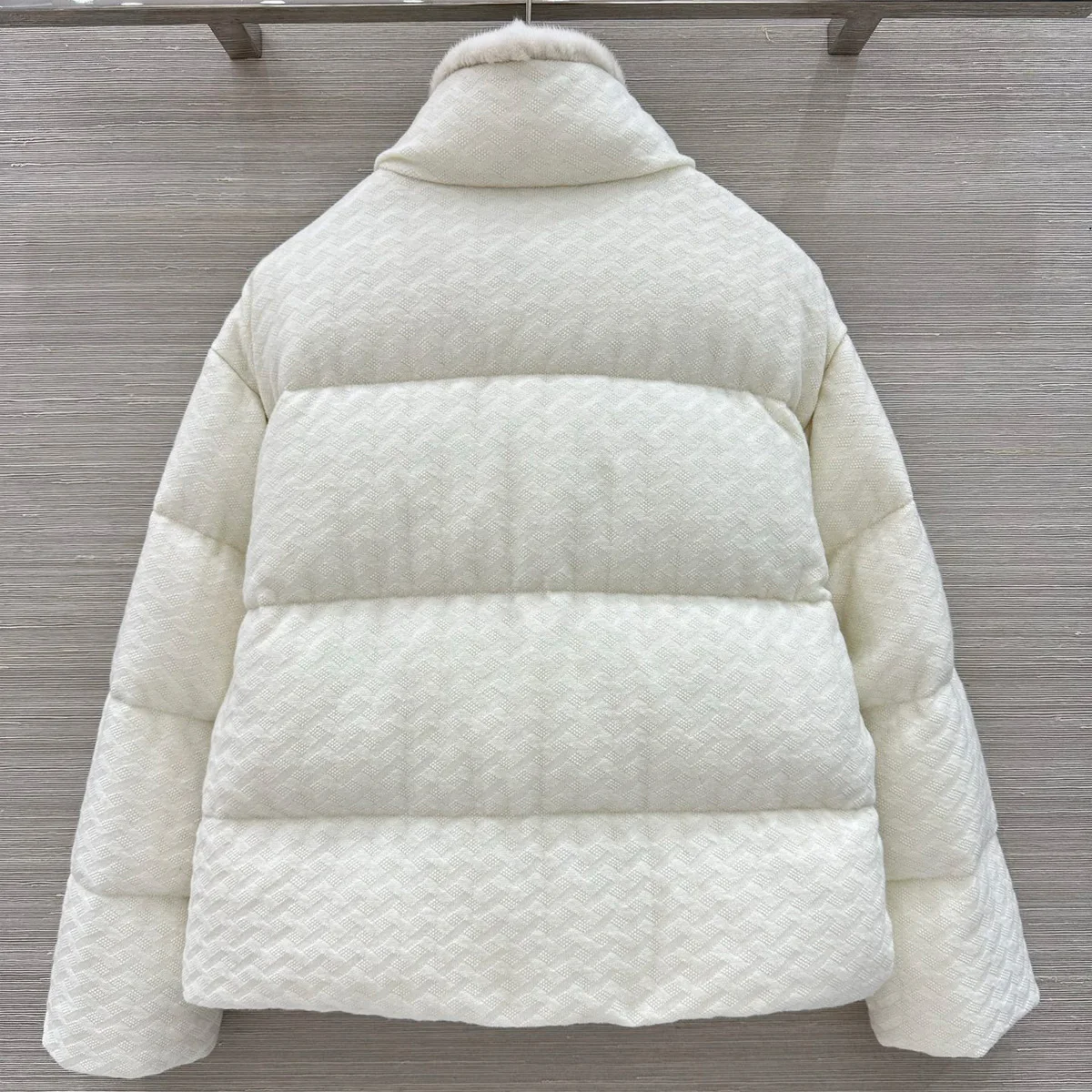 High Quality Women Short Stand Collar Down Jacket, Jacquard Fabric Plush Collar Zipper Warm Winter Outerwear lyt26107101
