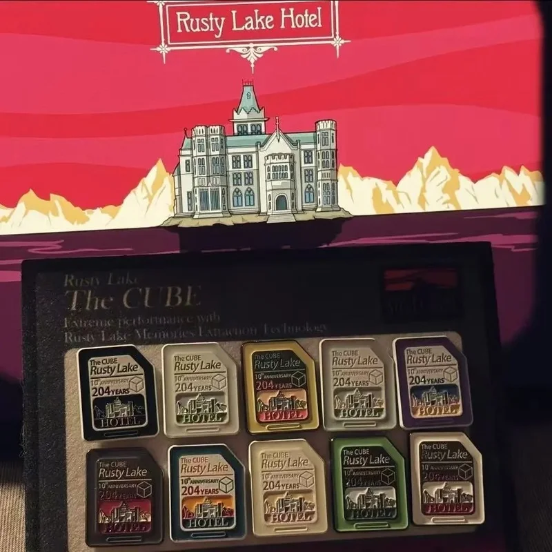 

В наличии самодельные игры «Риржавое озеро» в честь 10-летия, металлический значок серии, мини-брошь «Рржавое озеро», кулон