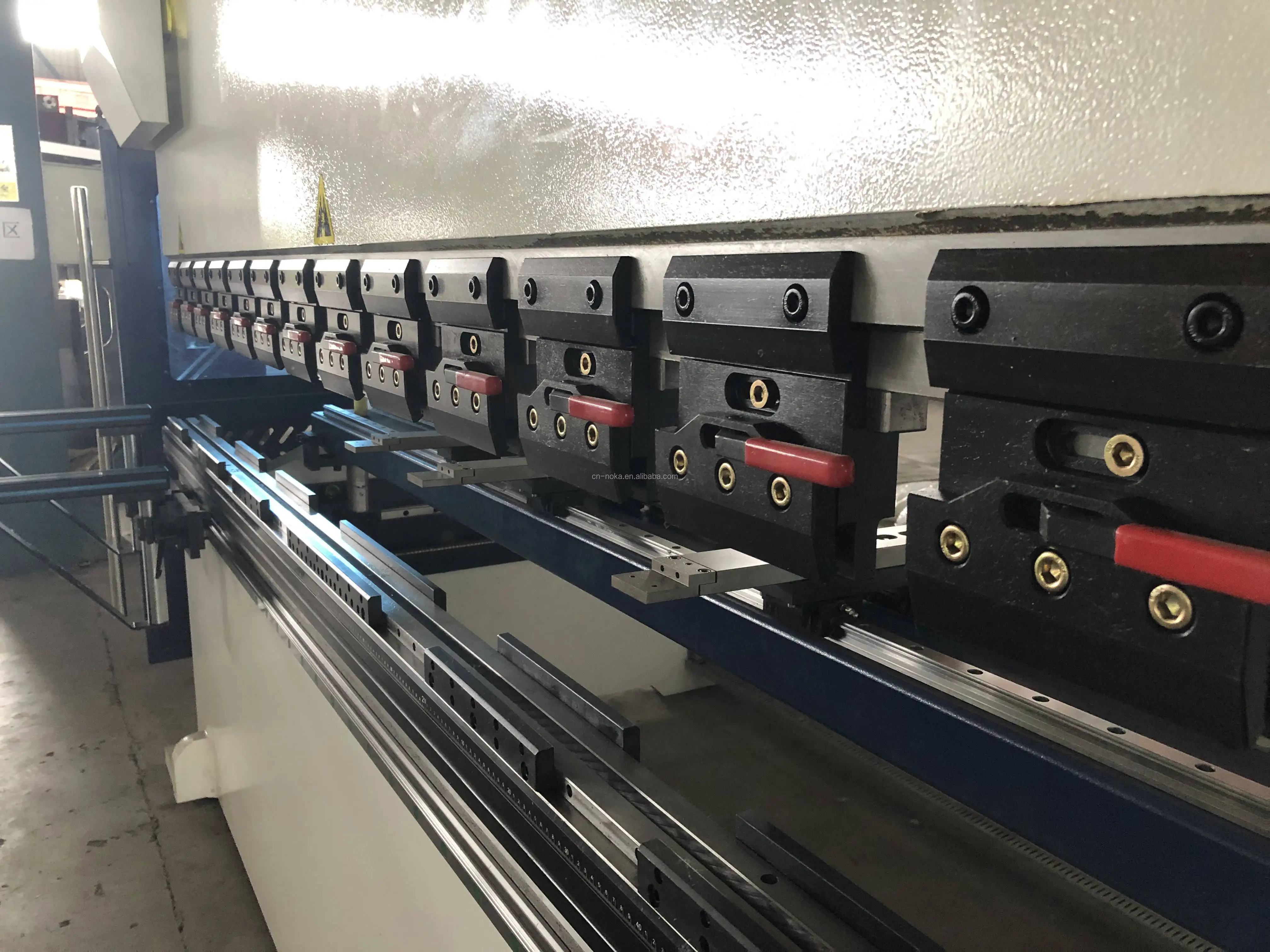 Metal Folder NOKA 6 Axes Full Servo Press Brake Hine 175T 4000 Mm With Delem Da66t 3D CNC Control System