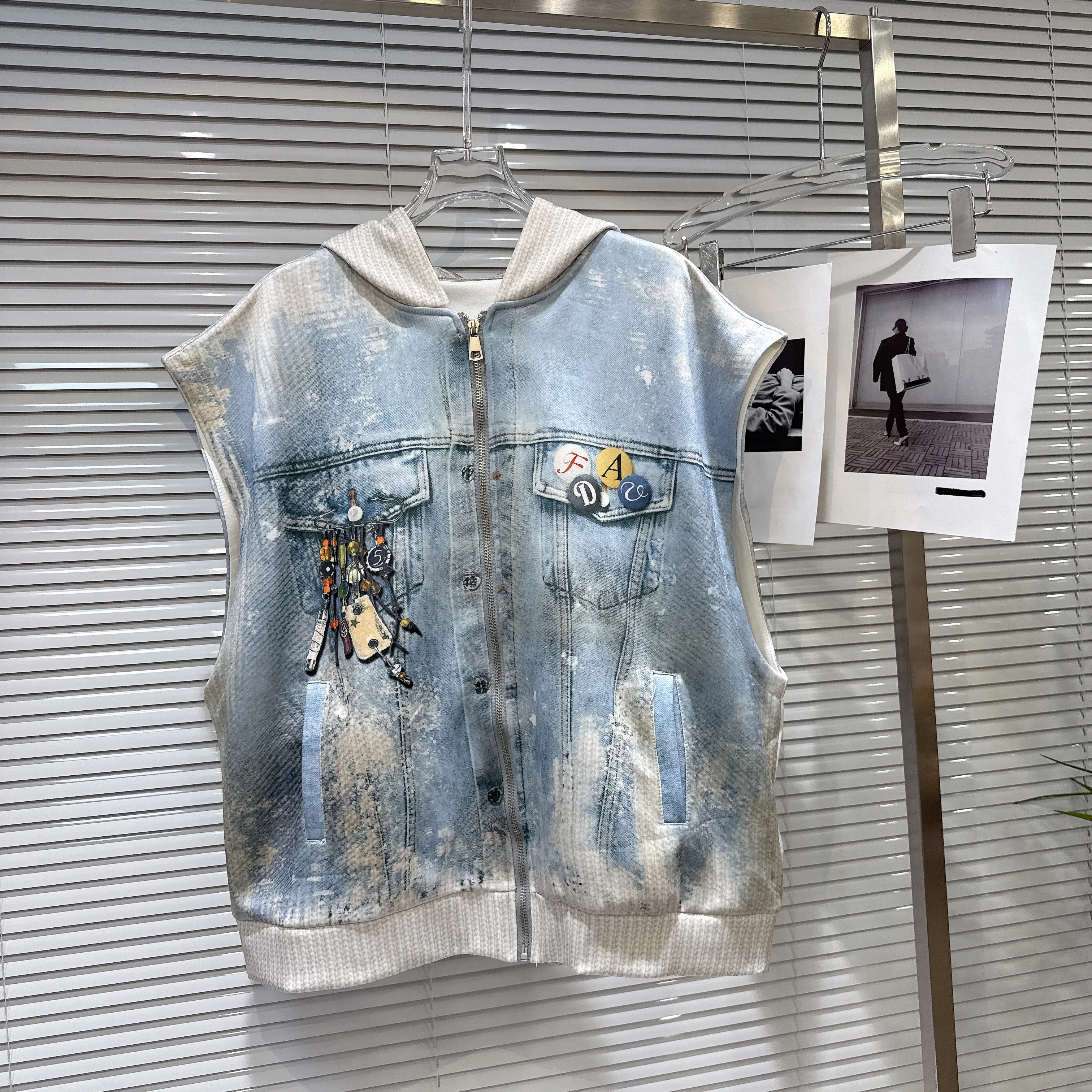 

2025 Fall New American Retro Cartoon Graffiti Print Hooded Vest Streetwear Casual Jacket