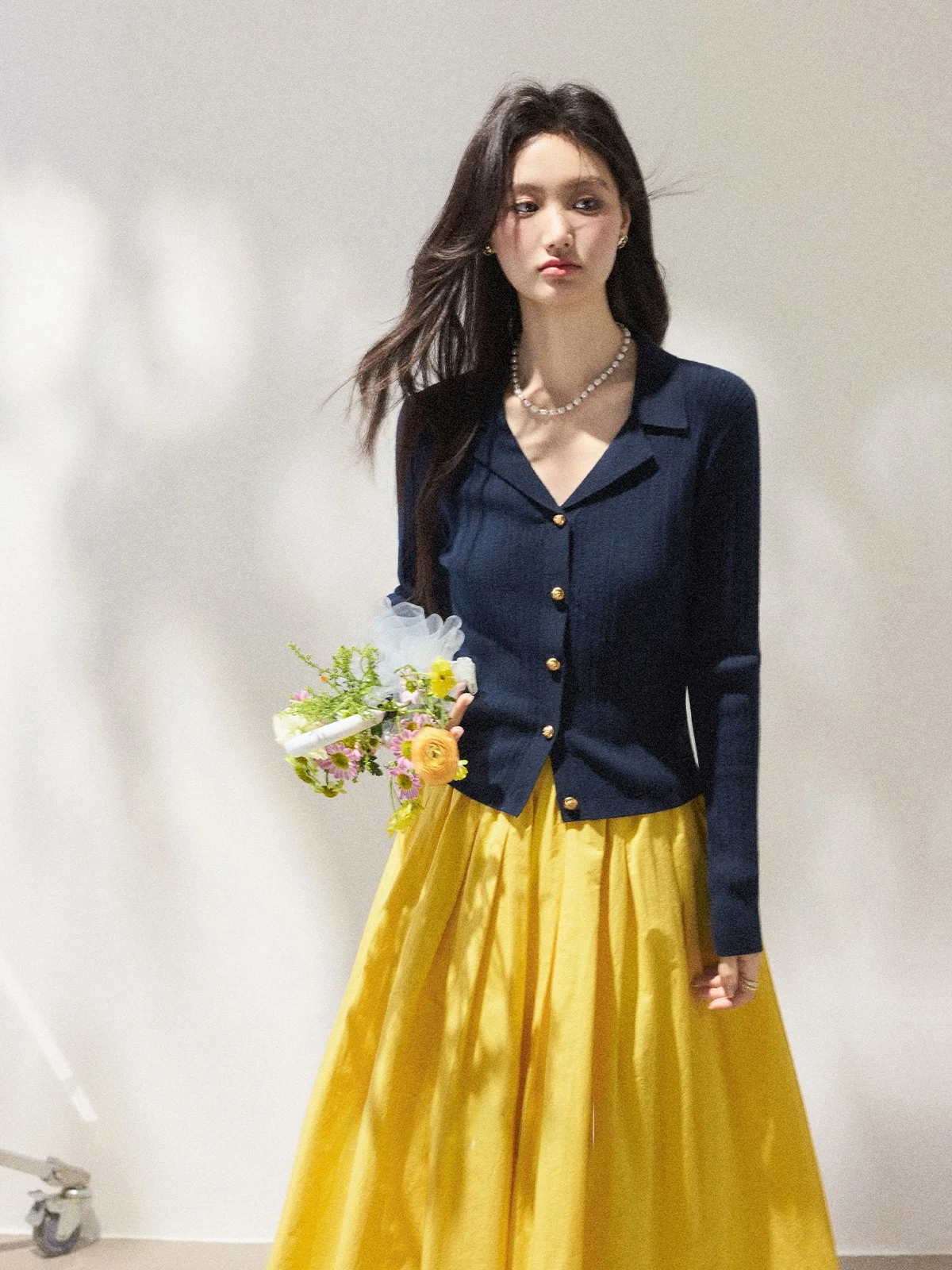 

Свободный длинный вязаный кардиган с открытым передом для женщин, новинка весенней коллекции, синий цвет, с воротником-стойкой, повседневный модный пуловер