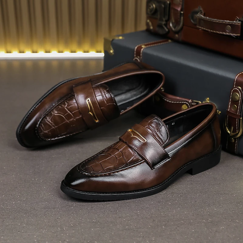 Men Classic Loafers Men Comfortable Fashionable Brand Small Leather Shoes for One Foot Men Gentlemen Social Shoes in Sizes 38-46