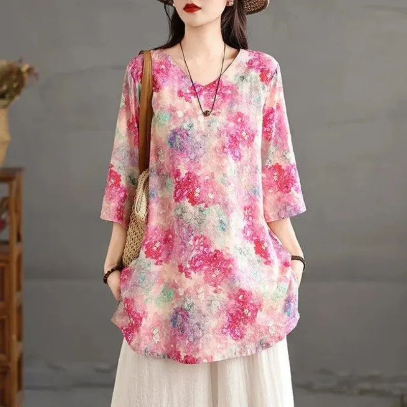 

Women's Pink Floral Print V-Neck Blouse Loose Fit Three Quarter Sleeve Curved Hem Casual Top With Pockets