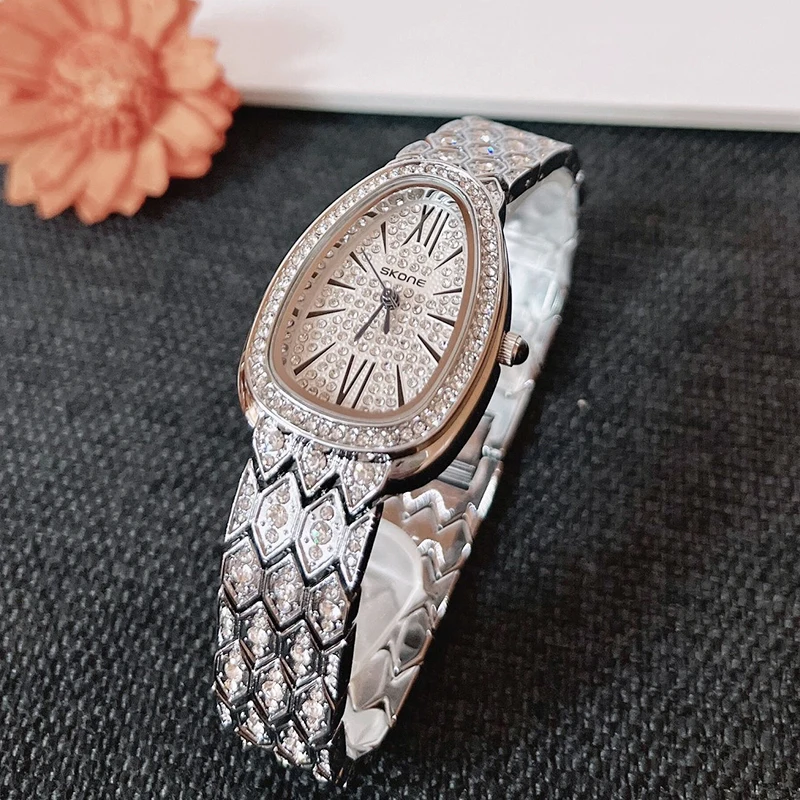 À prova dwaterproof água personalizado cabeça de cobra cheio diamante estilo europeu e americano à prova dwaterproof água quartzo tendência moda relógio feminino