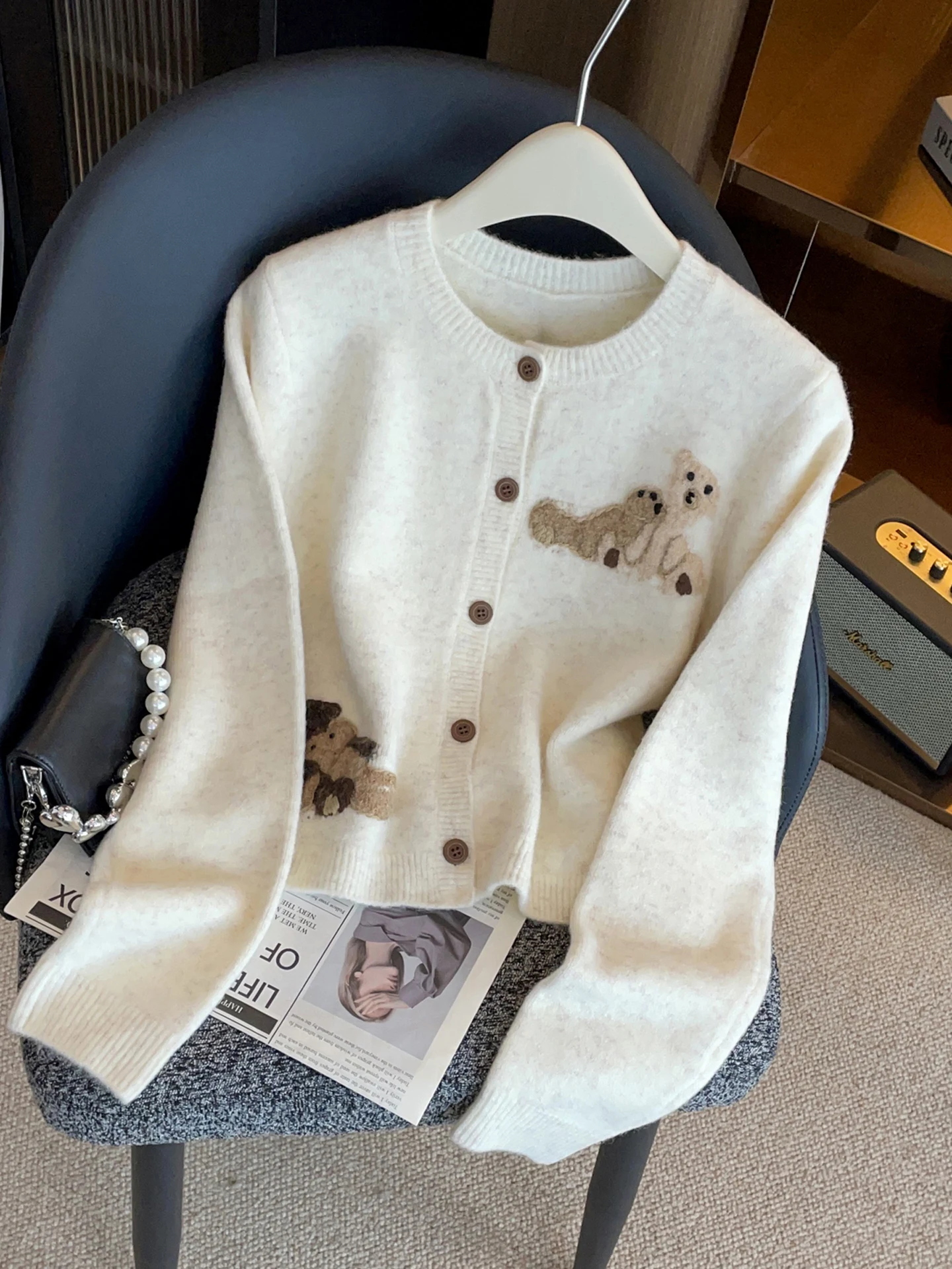

Вязаный кардиган Laid-ba с вышивкой медведя, мягкий полиэстер, повседневный крой, длинный рукав, круглый вырез, весна 2026