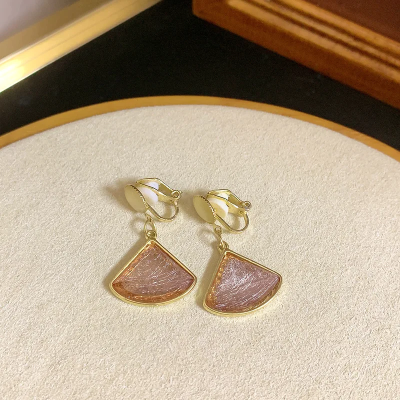 Fashionable Vintage Ear Clip for Women Without Ear Holes, Advanced Sense, Small and Long Style Tassel Temperament Earrings 2023