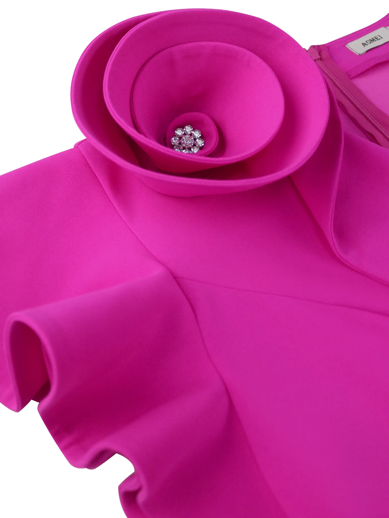 فساتين أنيقة بمقاسات كبيرة مع كشكشة أمامية ورقبة على شكل حرف V وفتحة عالية في الفخذ مثالية للمناسبات المسائية وحفلات الكوكتيل وحفلات الزفاف