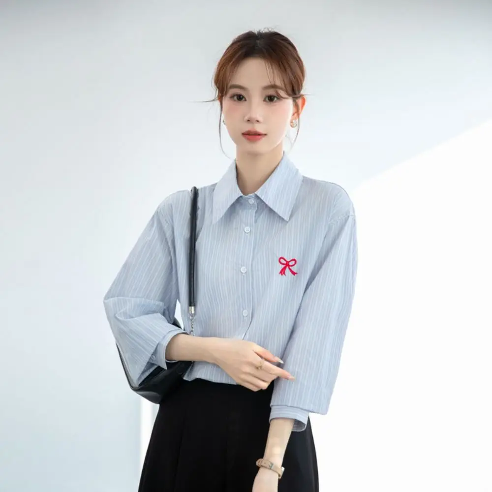 Y2K مخطط زر حتى القمصان التطريز Bowknot نمط Preppy بلوزة مخططة المرأة فضفاضة ربيع الخريف طويلة الأكمام بلوزة الإناث