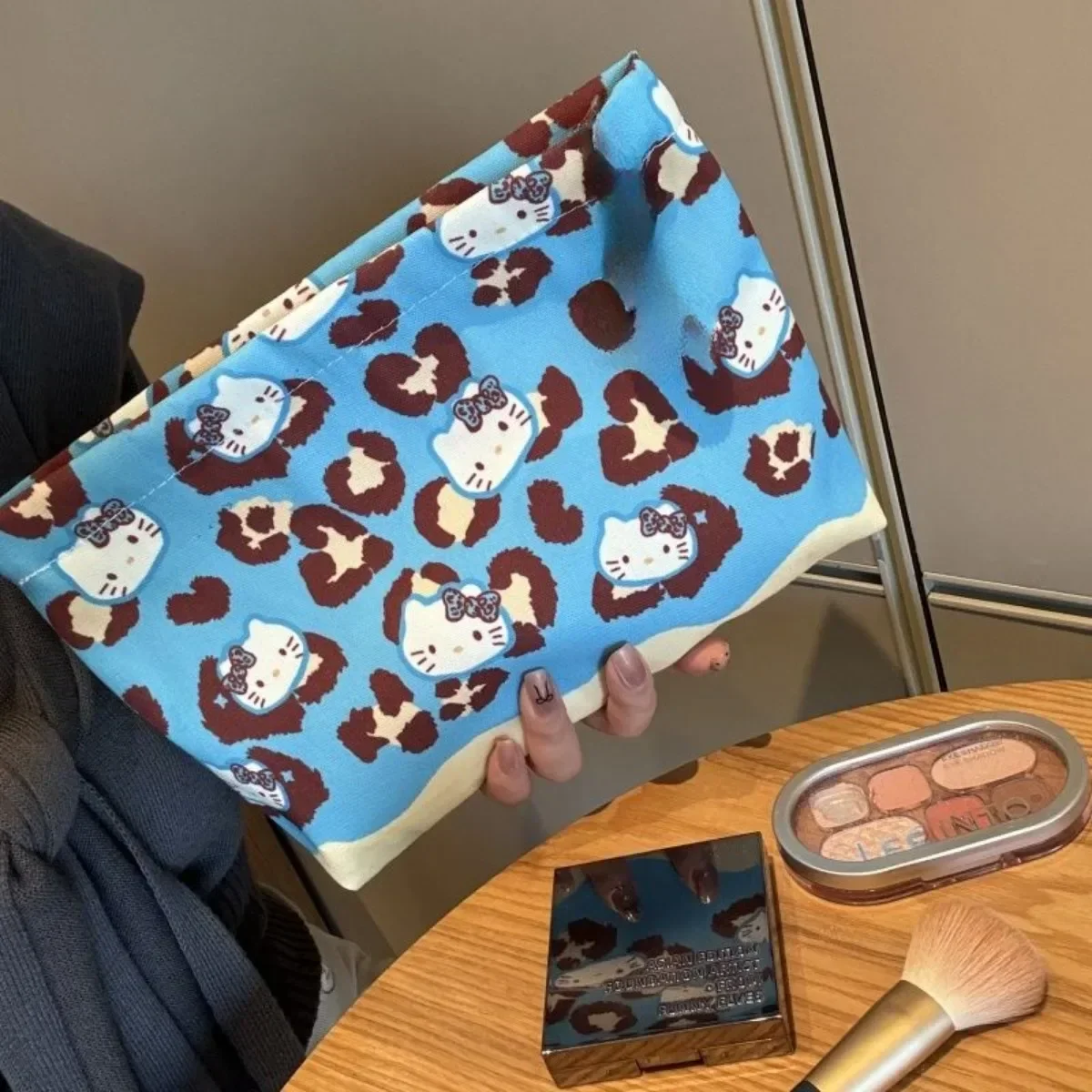 Bolsa de maquillaje Hello Kitty, bolso tipo sobre Miniso, bolsa de almacenamiento de cosméticos portátil de gran capacidad para artículos de tocador de viaje