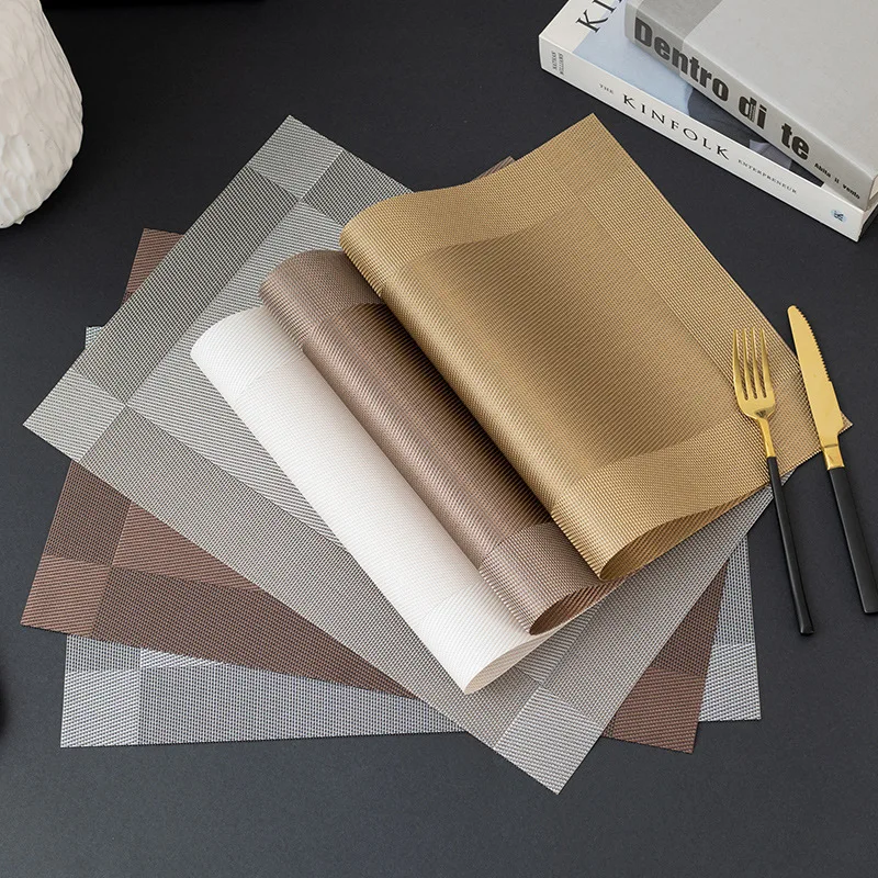 مجموعة مفارش أطباق باللون الرمادي الفضي مكونة من 6 سجادات مكان مقاومة للحرارة وغير قابلة للانزلاق لطاولة الطعام قابلة للغسل ومتينة من الفينيل المنسوج من الفينيل