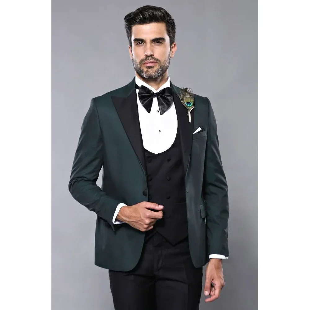 

Handsome Green Men Suits Black Peak Lapel Single Breasted Wedding Outfits Regular Lenght Luxury Blazer 3 Piece Jacket Pants Vest