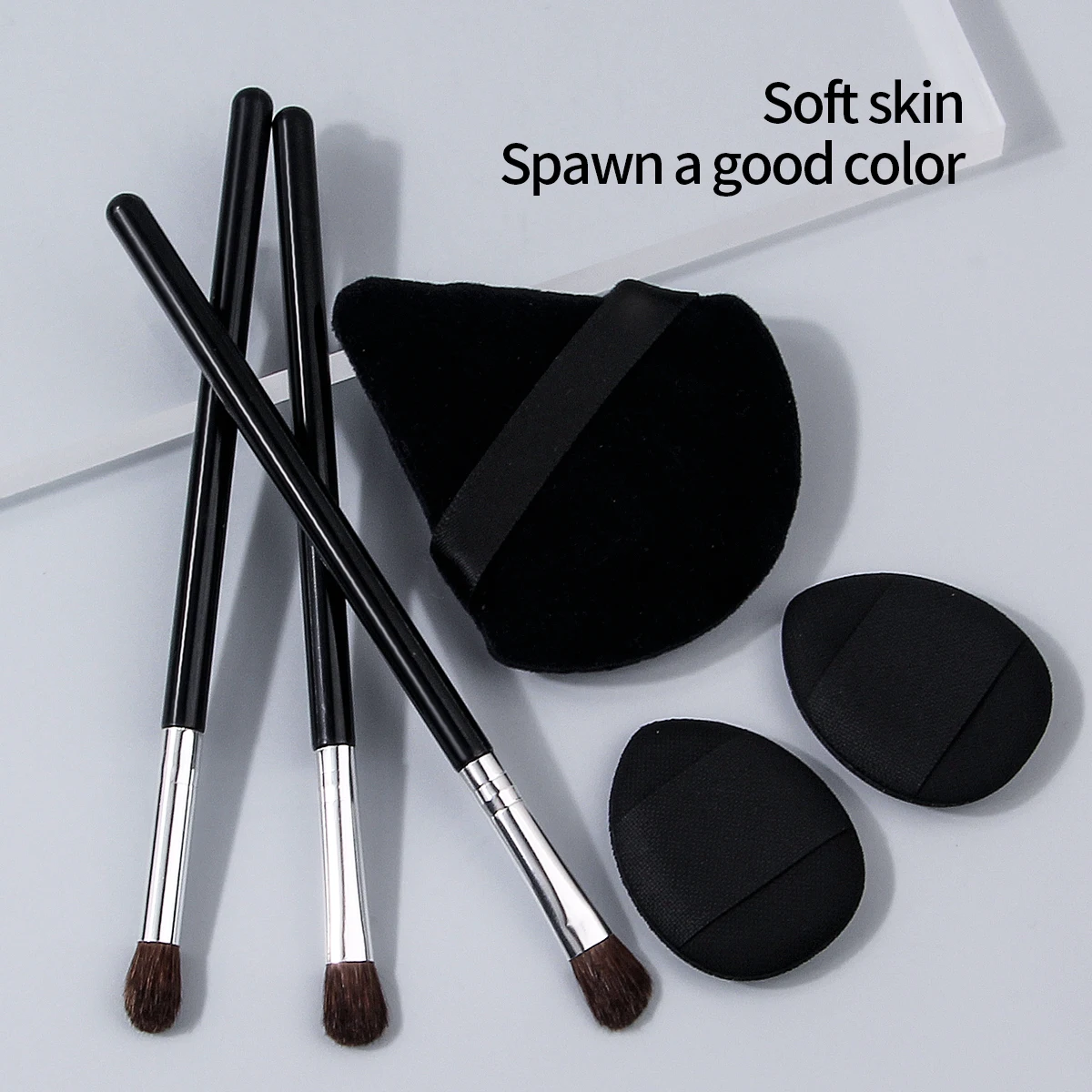 Zestaw premium 6 szt.: Miękkie pędzle do makijażu oczu i dwustronne puszki do pudru w kształcie wachlarza oraz puszka do pudru do korektora na palec.