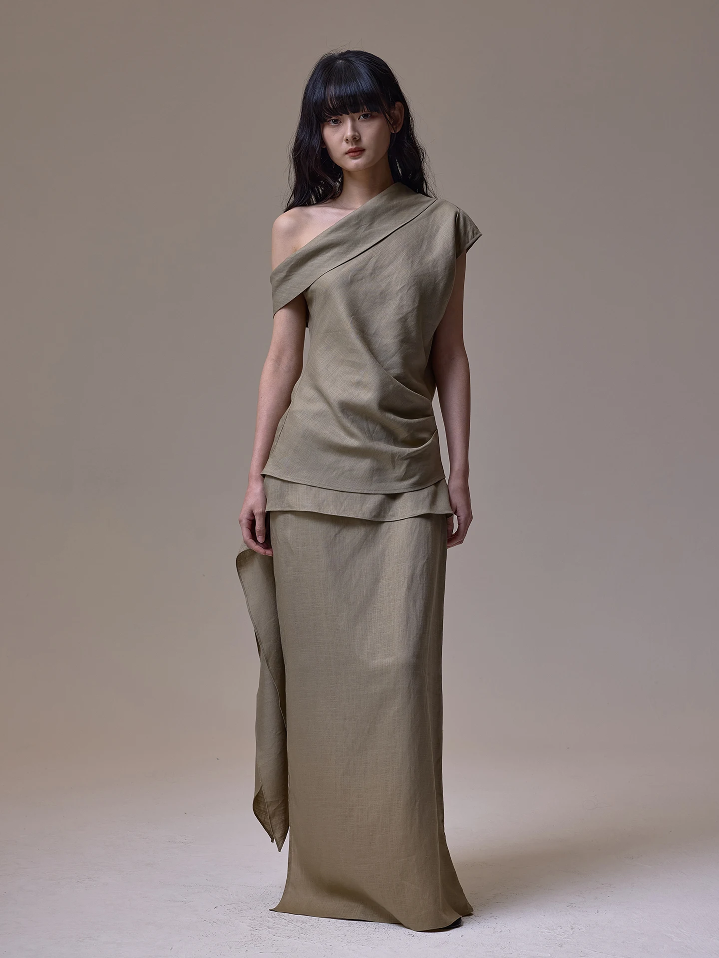 

Summer New Pure Color Simple Shoulder Slanting Pleated Splitting Top Half Skirt Two-Piece Set Women's Fashion Ensemble