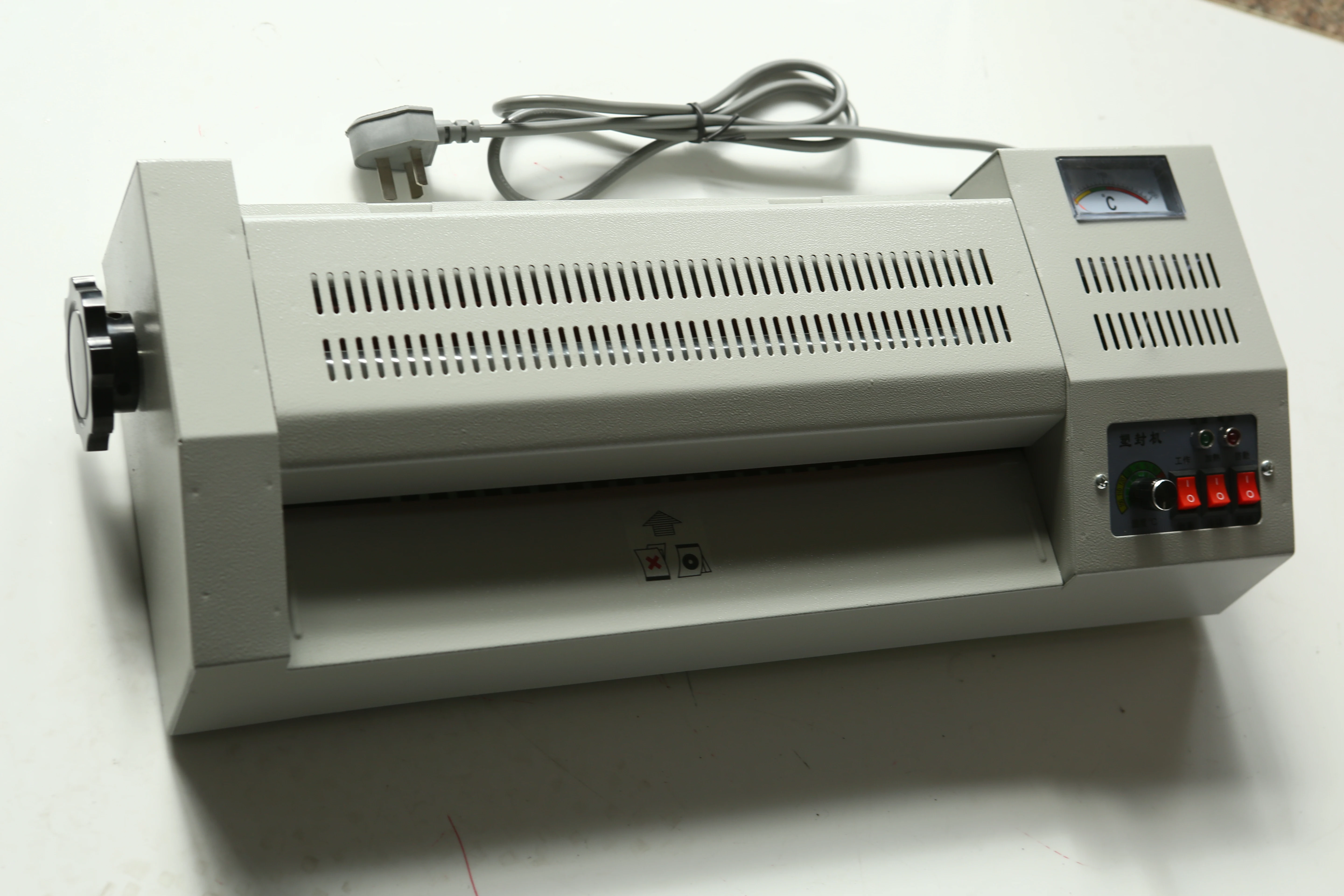 320B A3 Economische fabrieksprijs Pouch Film Seal Laminator Machine met knop
