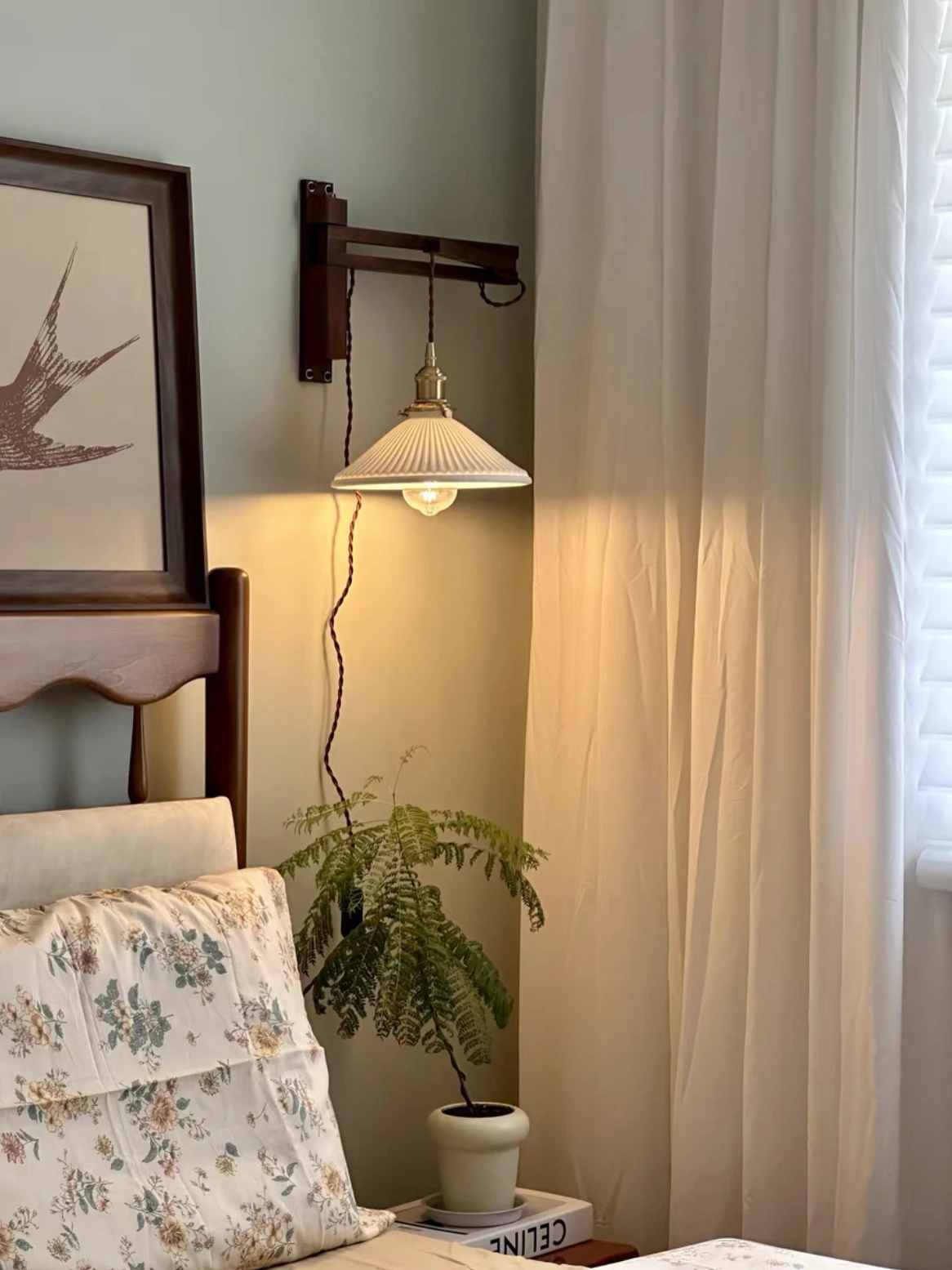 

Japanese-style solid wood homestay cafe retro study bedroom bedside wall lamp