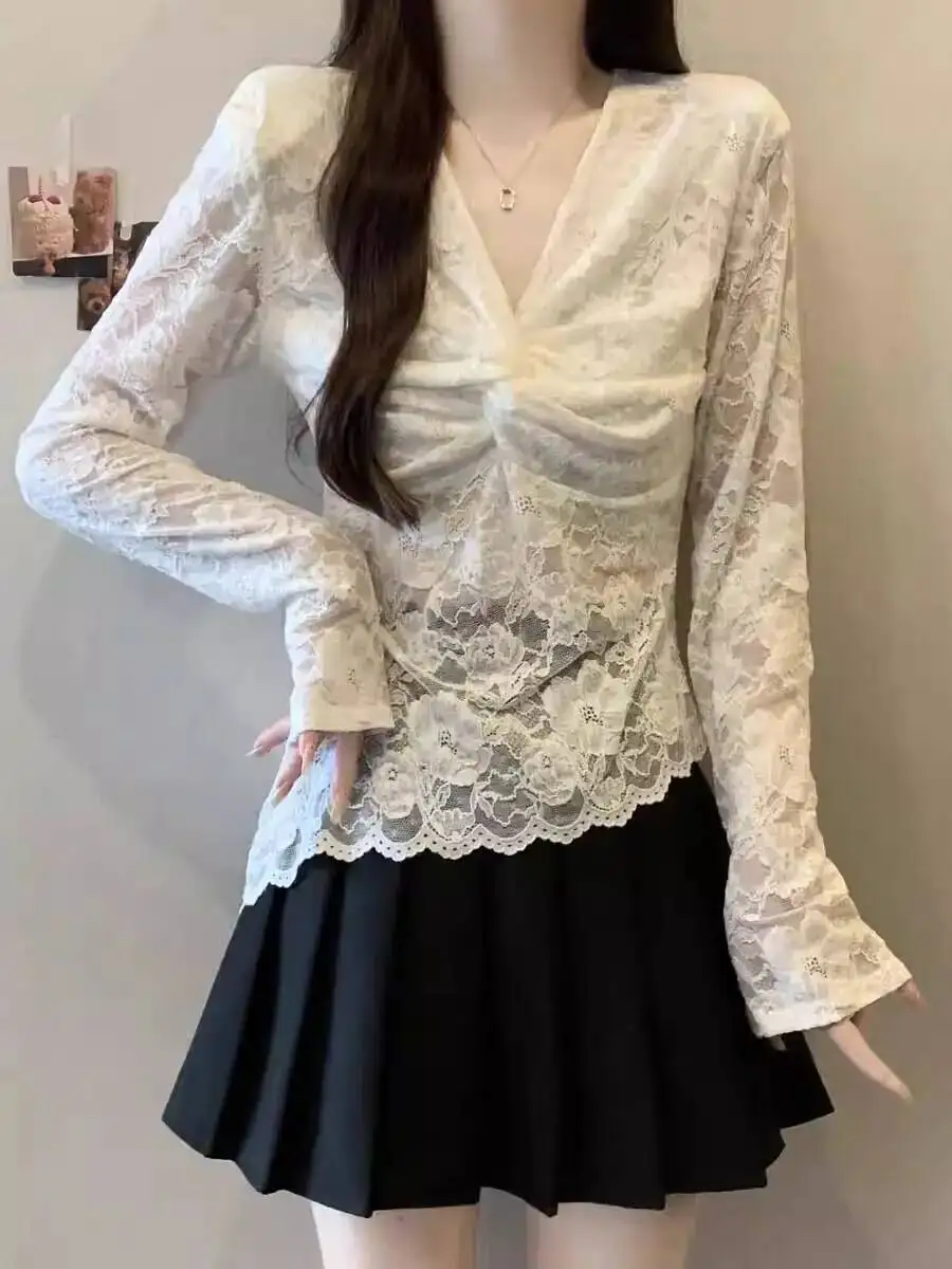 

2026 Весенние женские рубашки, асимметричный кружевной топ с v-образным вырезом, облегающий уникальный стиль Pure Desire, рубашка с длинными рукавами