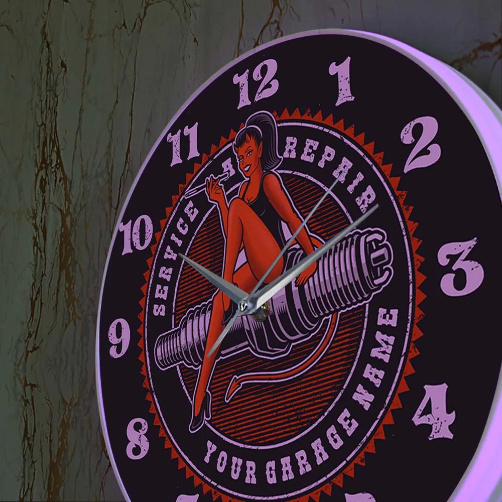 Devil Girl su Candela Del Motore Auto auto Moto Servizio di Riparazione Custom Garage Orologio Da Parete Cave Man Personalizzato Orologio Meccanico