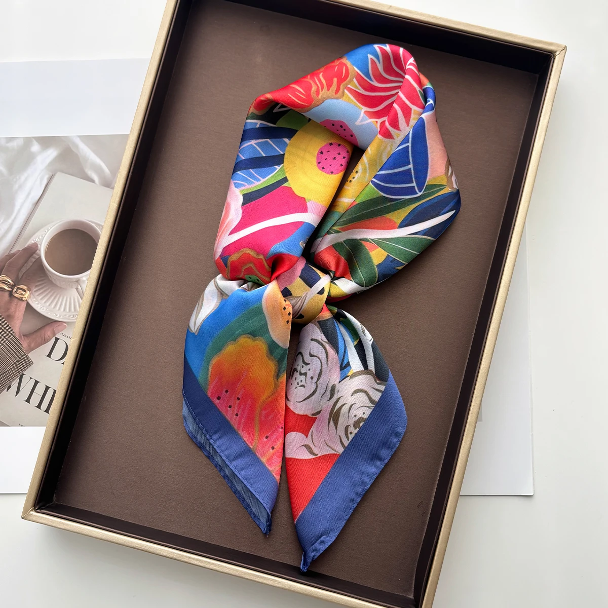 

Квадратный шарф с цветочным принтом для женщин, имитация шелковых шарфов, элегантная пляжная накидка, бандана, роскошный хиджаб, шейный платок