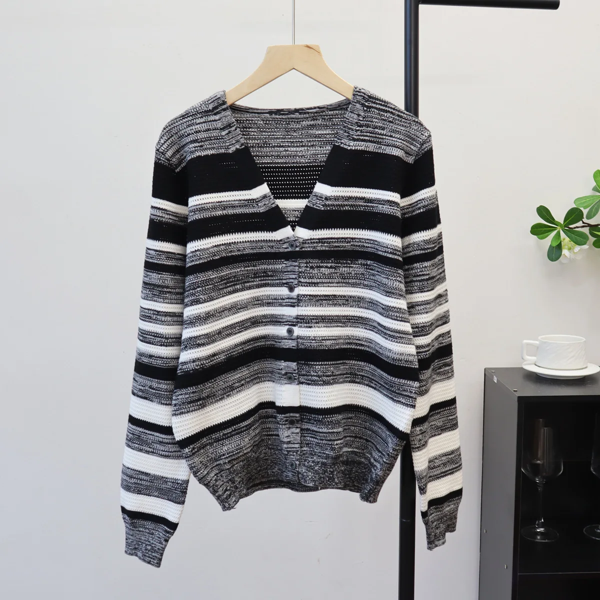 

Korean Style V-neck Loose Women Sweater Cardigans Single Breasted Lazy Style High Grade Striped Knitting Coats