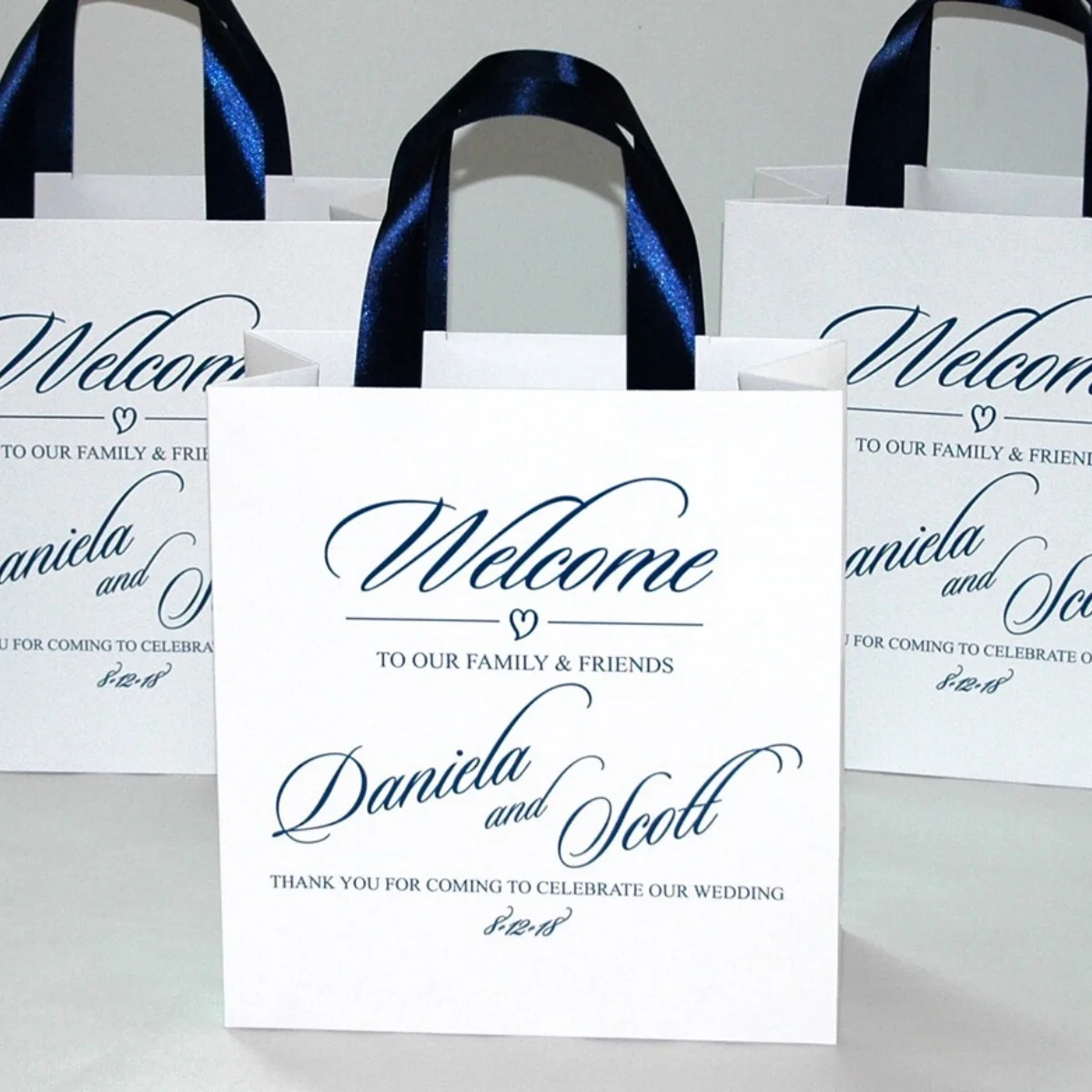 

Свадебные сумки Sweet Thank You с ручками из атласной ленты королевского синего цвета и ваши имены Элегантные персонализированные свадебные сувениры для