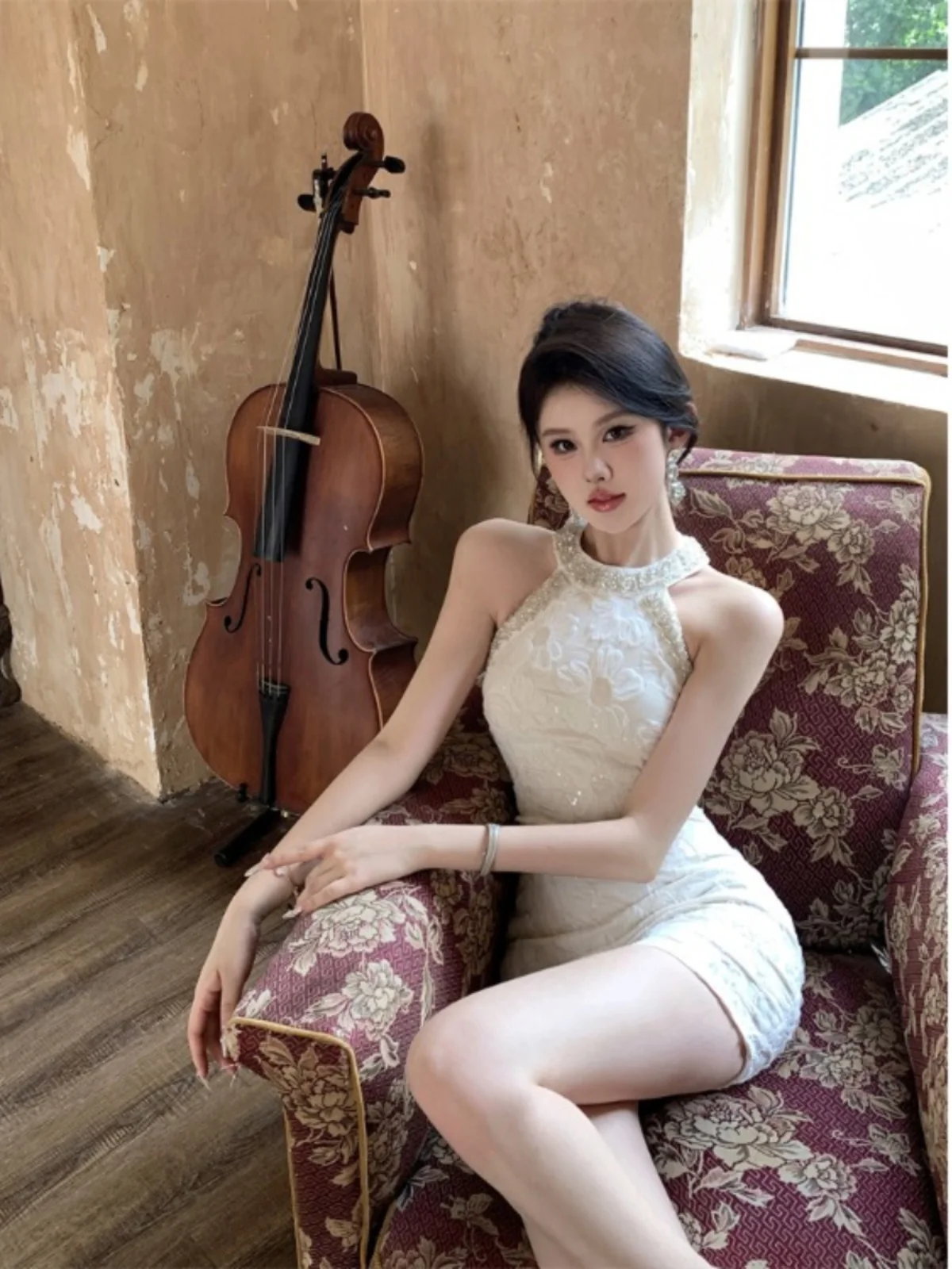 

Элегантное женское платье с V-образным вырезом без рукавов, с богатой вышивкой, с завязками на шее, короткое, корректирующее фигуру, для летней моды