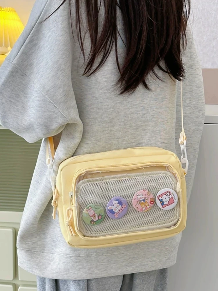 Neue Süße Mini-Ita-Schultertasche für Mädchen, Transparente Comic-Tasche, Kleine Crossbody-Tasche für Handy, DIY-Display-Puppen-Abzeichen-Handtasche – Detail 2