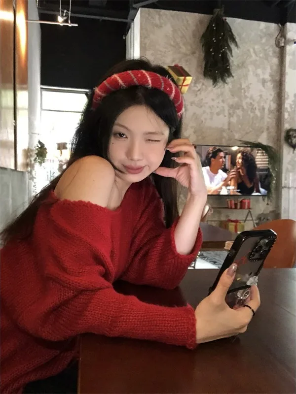 

Red Off-oulder Knitted Sweater Lazy Sle Loose Fit oulder Design Warm Thiened Winter Faion Women's Premium Clothing