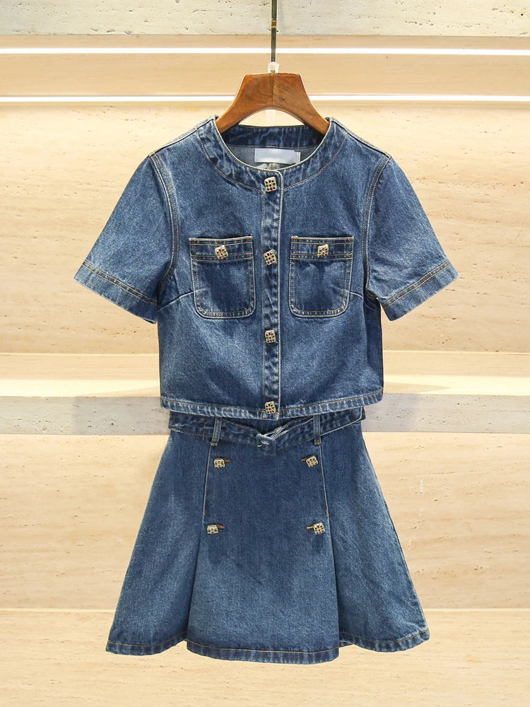 เสื้อคาร์ดิแกนยีนส์ผู้หญิงระดับไฮเอนด์พร้อมปุ่มเพชรและชุดกระโปรง f แฟชั่นชุดสองชิ้น ort Sve ro...