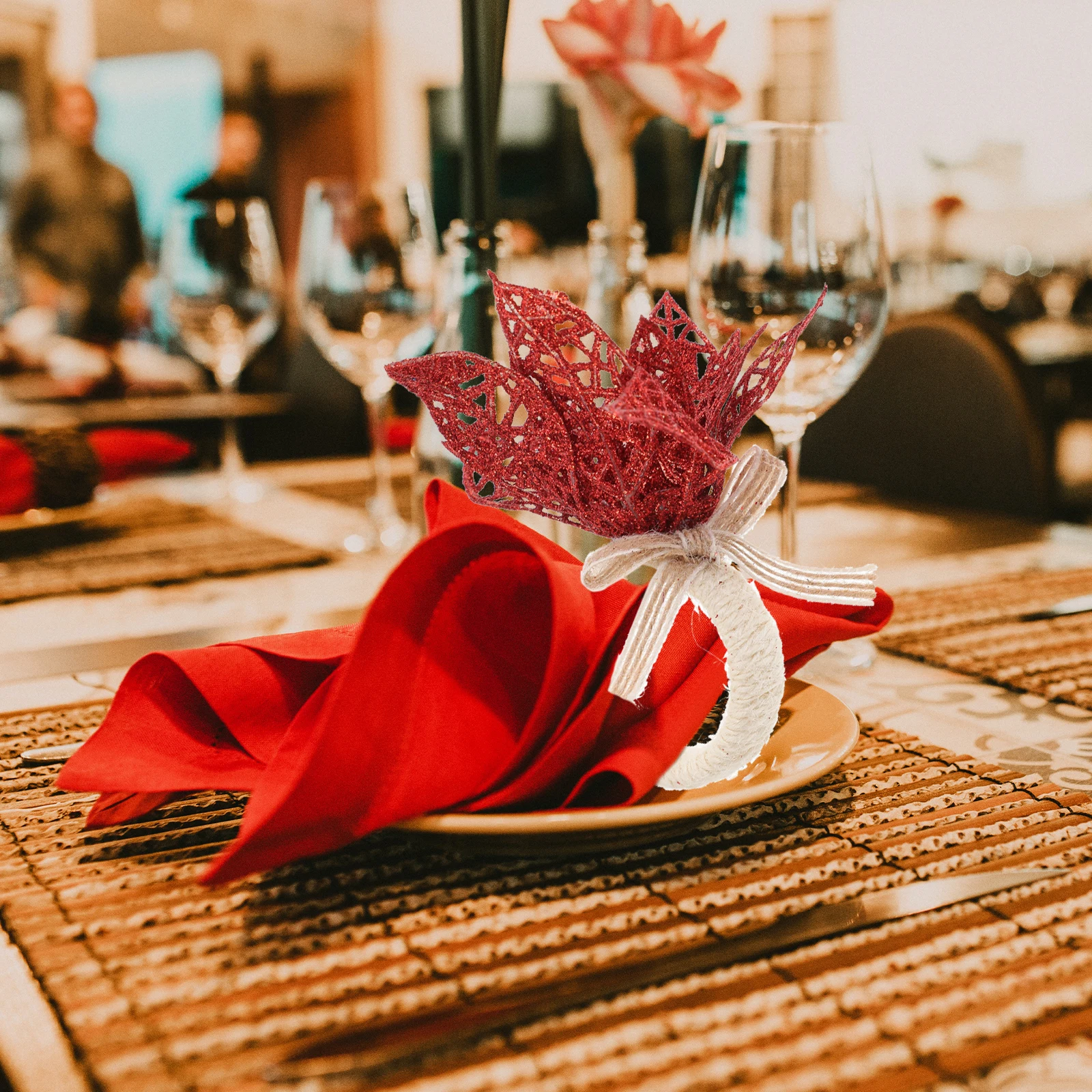 

Beautiful Flower Napkin Rings Hemp Rope Table Decoration for Birthday Dinner Holiday Parties Christmas Flower Napkin Rings