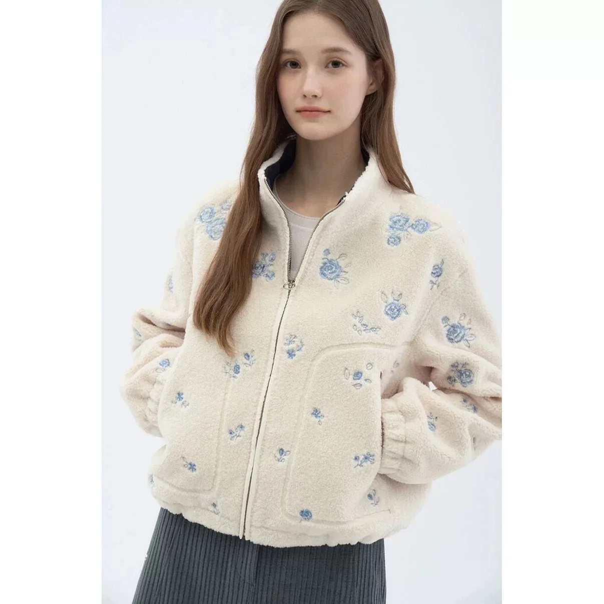 

Теплая повседневная шуба из искусственного меха ягненка с воротником-стойкой и вышивкой для женщин, длинная застежка-молния для поездок на работу