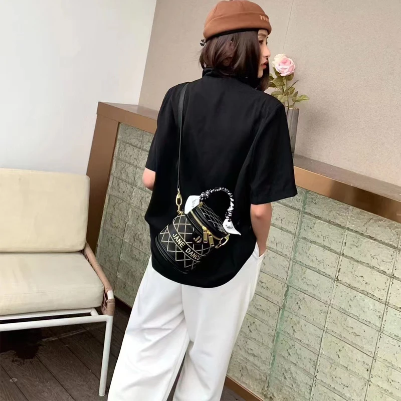 2024 New High-end Cylindrical Leather Bucket Women's Bag, Fashionable Cylindrical Shoulder Bag, Crossbody Bag