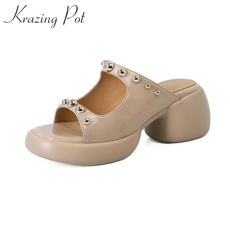 

Krazing Pot Cow Leather Platform Mules slip On Metal Decoration Peep Toe Summer Shoes Flip Flops Thick High Heels Sandals Women