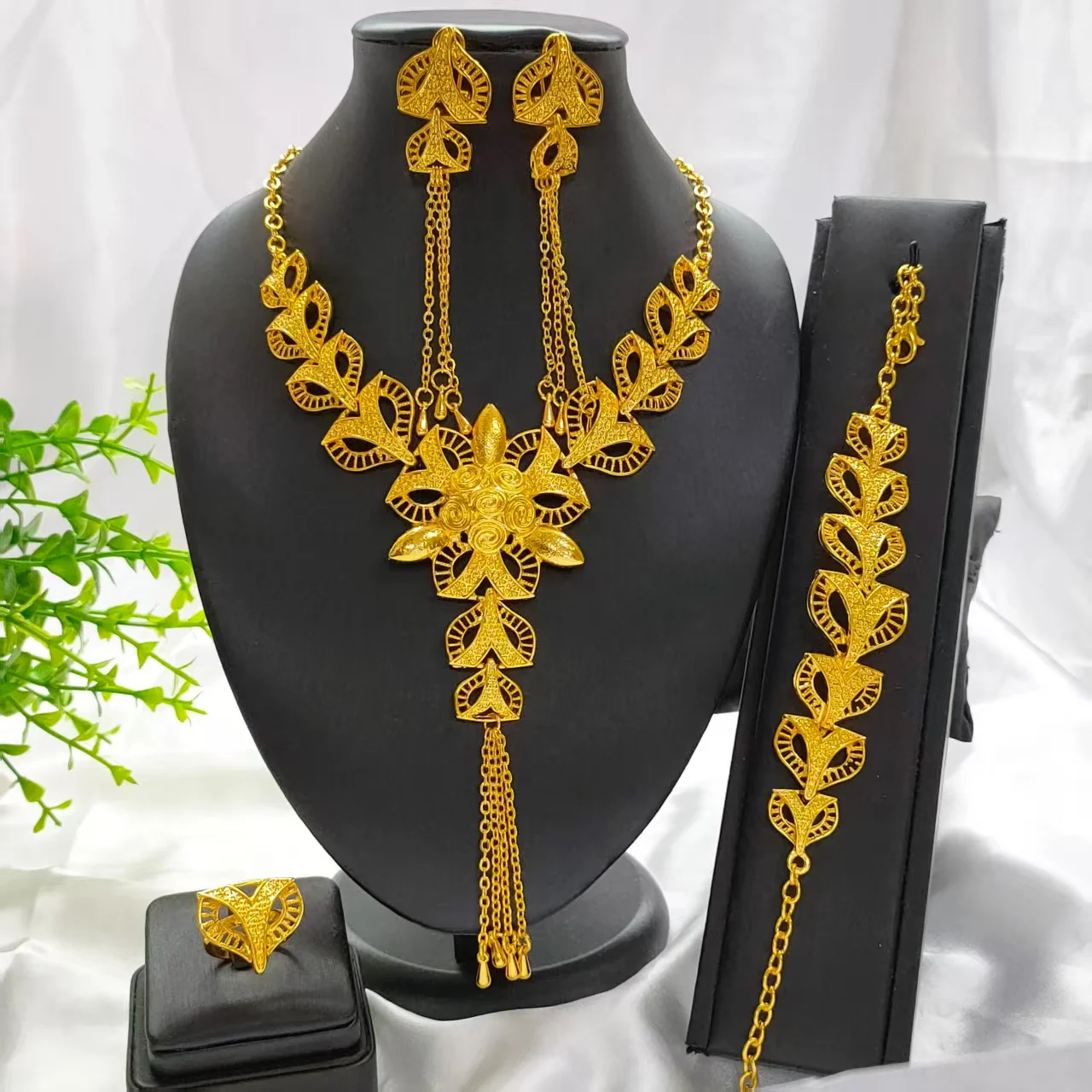 

Trendy Nigerian Dubai Gold Color Jewelry Set For Women Tassel Long Chain Bridal Long Necklace Bracelet Earring Ring Wedding Sets
