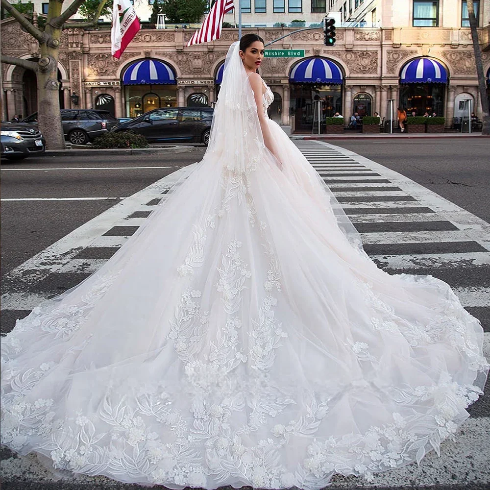 Gaun Pengantin Mewah Model Ball Gown Custom dengan Gambar, Veil, Robe Mariage Femme, Tank Top, Ritsleting, dan Detail Lace