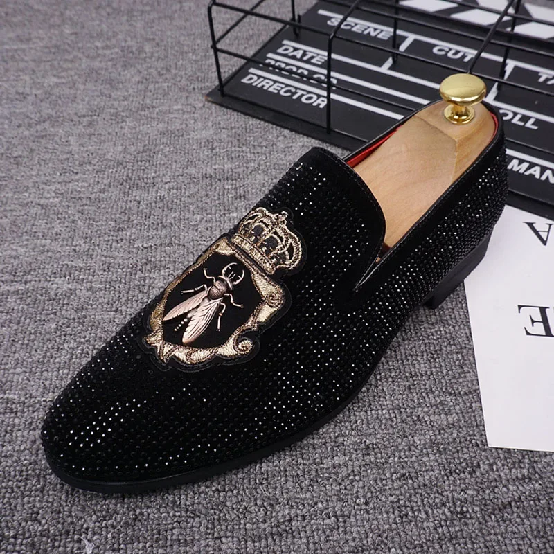 New Shoes for Men Leather Casual Shoes Luxury Pointed Toe Party Dress Shoes Street Trend Slip-on Rhinestone Crown Loafers