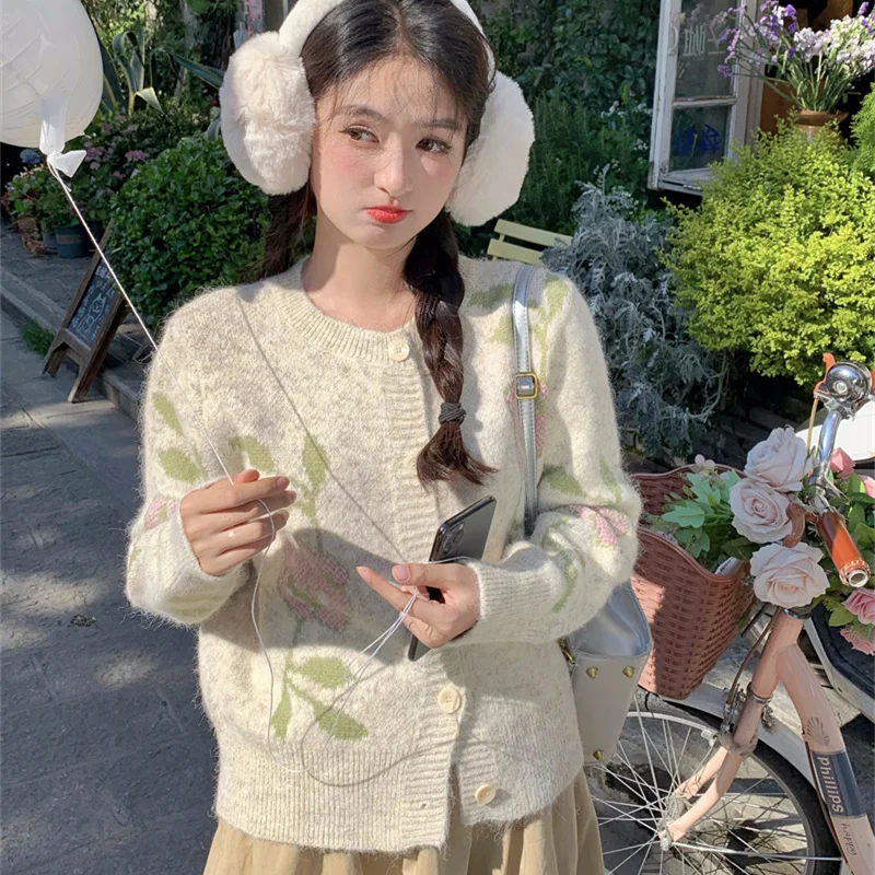 سترة محبوكة راقية سترة نسائية أوائل الخريف 2025 جديدة غير قابلة للبالون طويلة Sve مستديرة Ne ملابس خارجية بطول منتظم