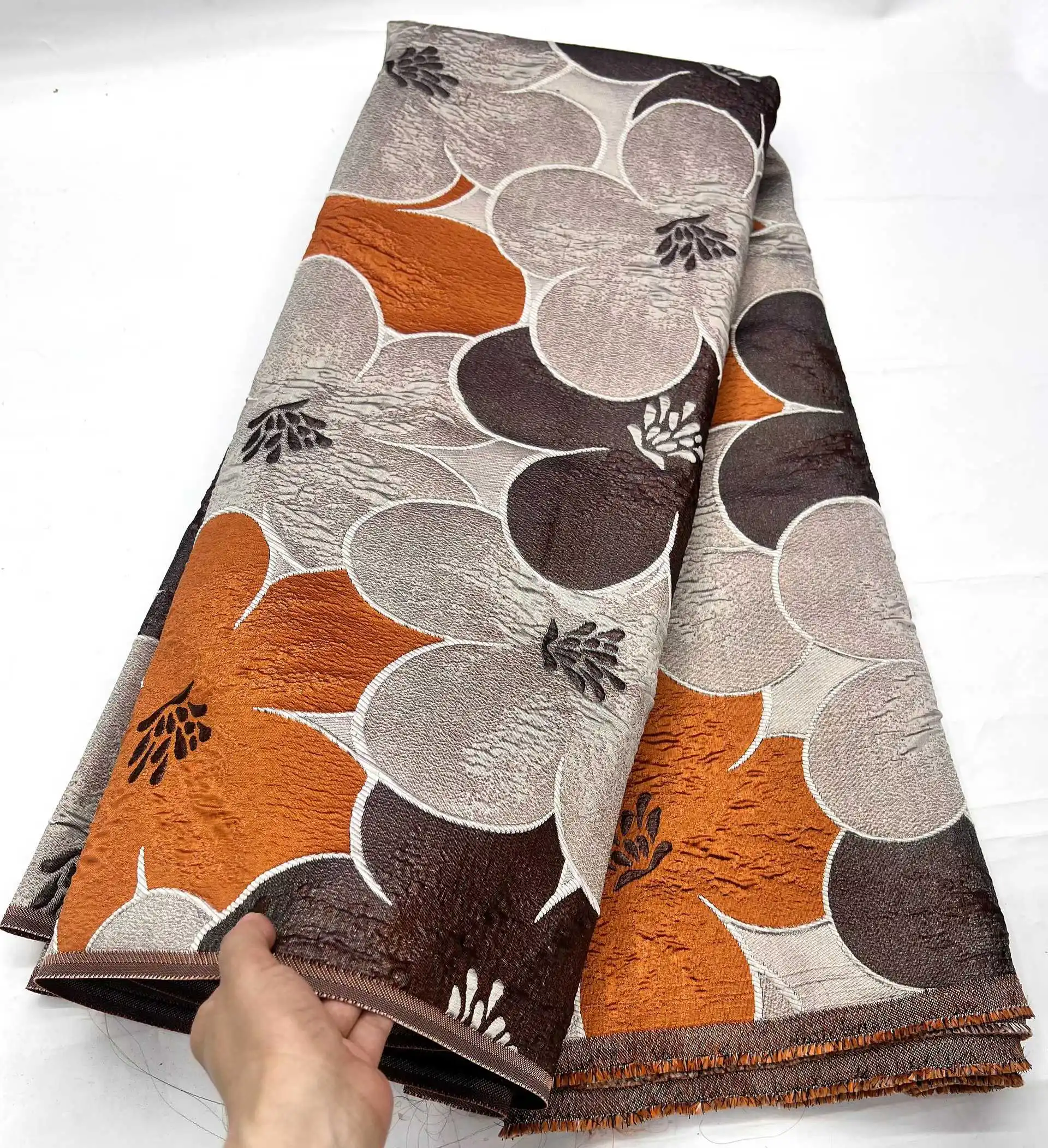 

Новинка 2025, нигерийская дамасская африканская парча, кружевная ткань, новейшее французское жаккардовое позолоченное женское кружево для свадебных платьев и шитья