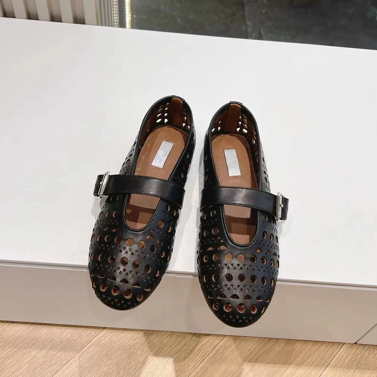 

Genuine leather retro single shoes, women's single button flat shoes, shallow mouth Mary Jane shoes, ballet shoes, 2025 summer n