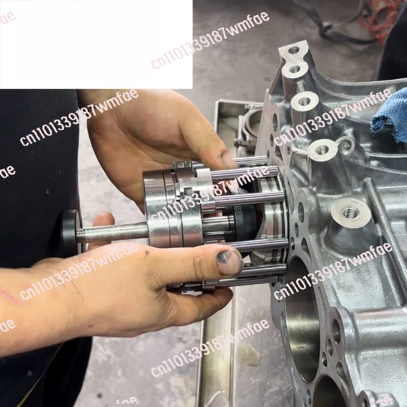 

Регулируемый универсальный инструмент для установки поршневых колец подходит для нескольких поршневых колец 68-155 мм