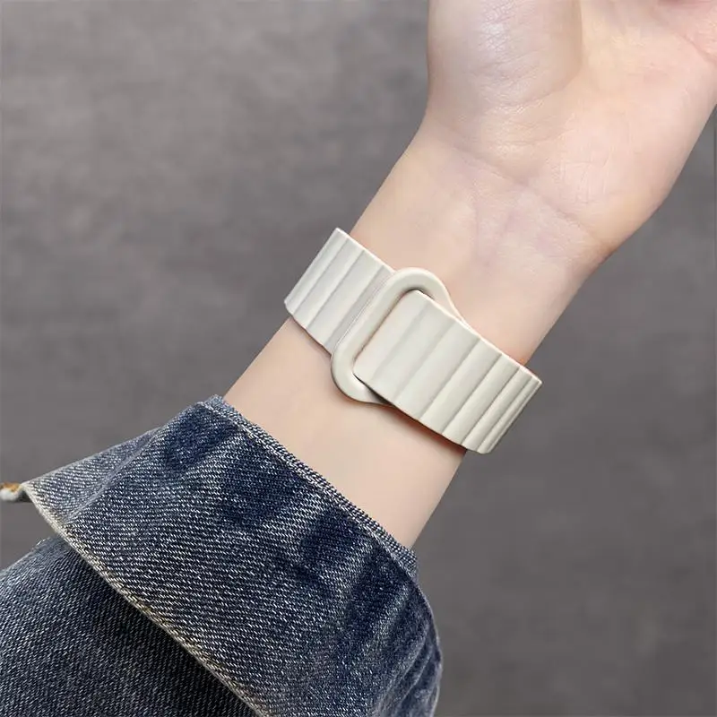 حزام حلقة مغناطيسي لساعة سامسونج جالاكسي 8 40 ملم 44 ملم 8 سوار رياضي كلاسيكي من السيليكون كوريا جالاكسي ساعة حزام معصم فائق